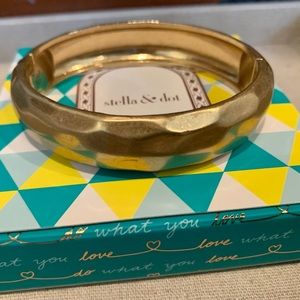 Stella&Dot Gold Essential Sculptural Bangle Large